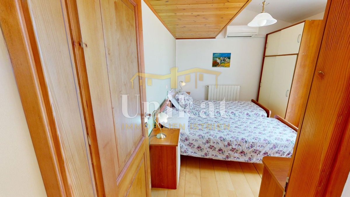 Proprietà con due case in pietra - piscina e ampio giardino